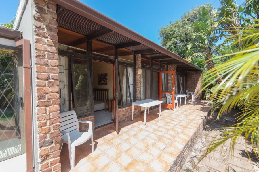 8 Bedroom Property for Sale in Summerstrand Eastern Cape